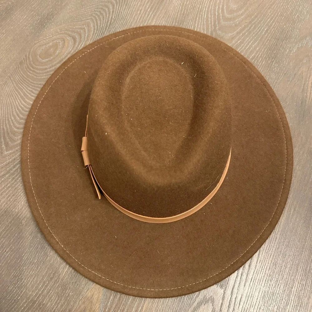 Women’s Boutique‎ Fedora Brown Hat with Tan Belt - Picture 2 of 8